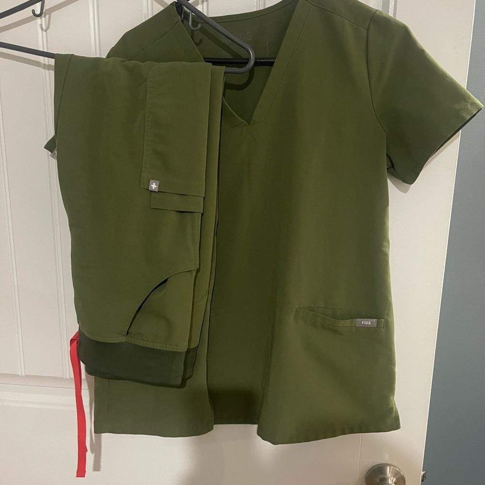 Olive green figs xsmall scrub set